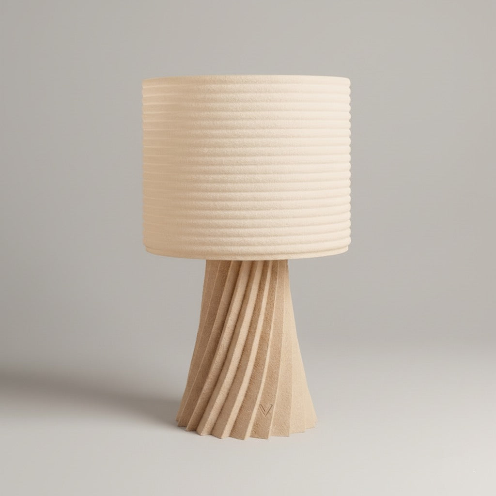 Lámpara de Mesa Yūgen — encendida con luz cálida