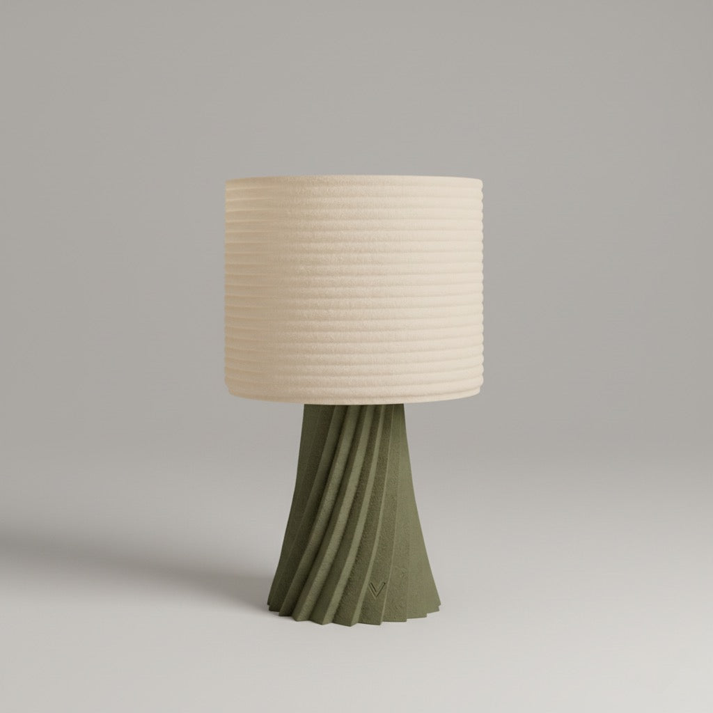 Lámpara de Mesa Yūgen — iluminada en un salón