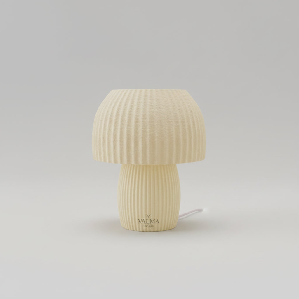 Lámpara de Mesa Rinkō — iluminada en un salón
