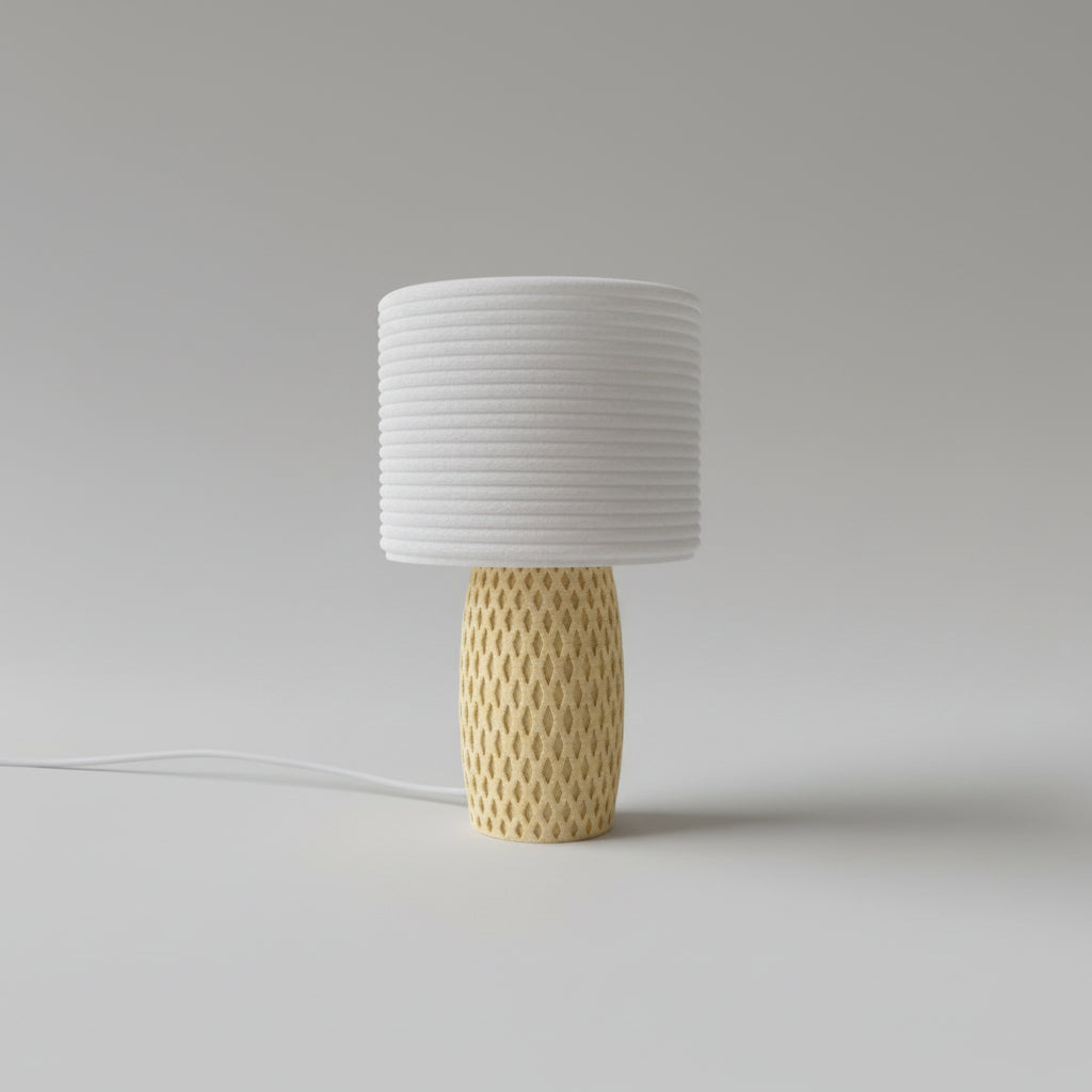 Lámpara de Mesa Yoake — iluminada en un salón
