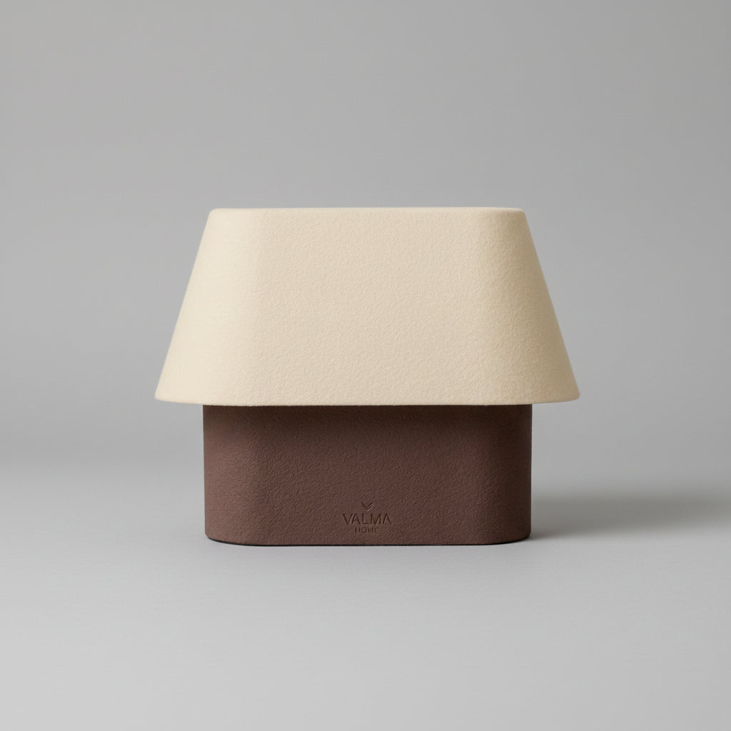Lámpara de Mesa Hikari — encendida con luz cálida
