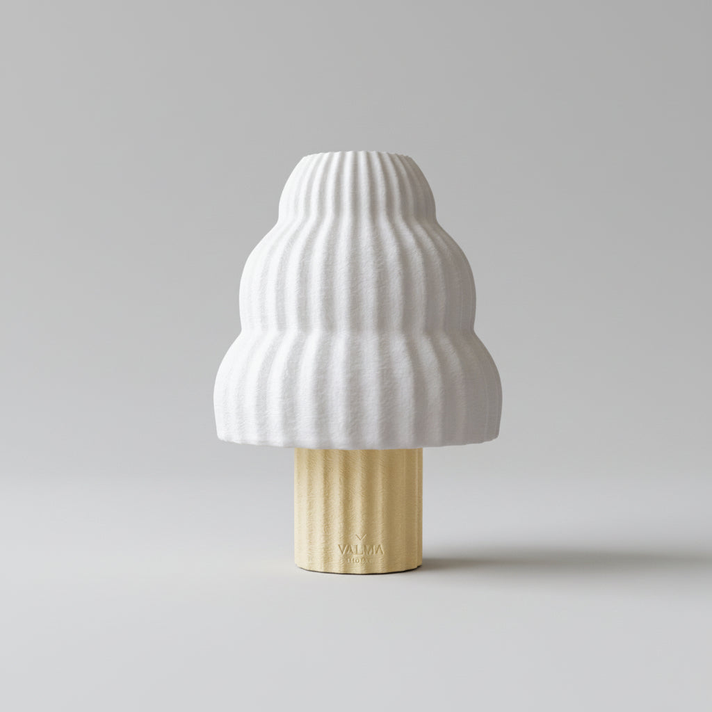 Lámpara de Mesa Honoka — encendida con luz cálida