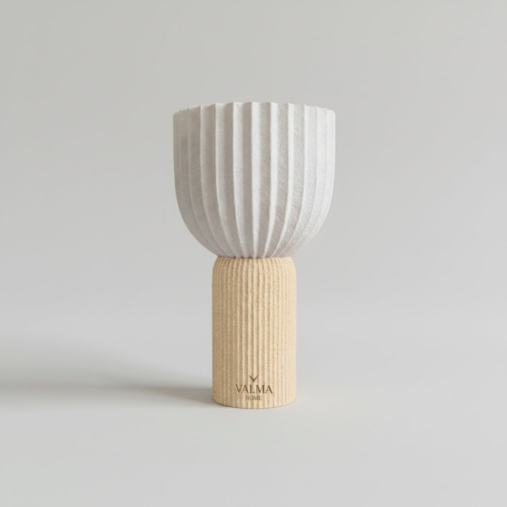 Lámpara de Mesa Akari de Valma Home, fabricada en España
