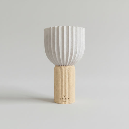 Lámpara de Mesa Akari de Valma Home, fabricada en España