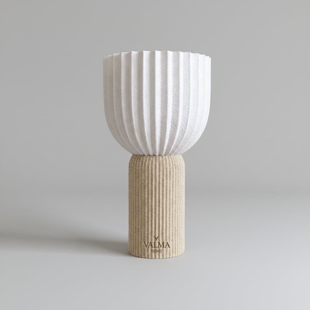 Lámpara de Mesa Akari — encendida con luz cálida