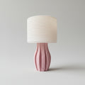 Lámpara de Mesa Komorebi — encendida con luz cálida
