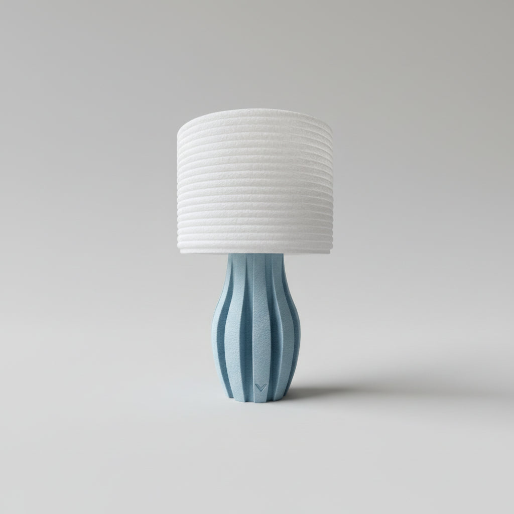 Lámpara de Mesa Komorebi de Valma Home, fabricada en España