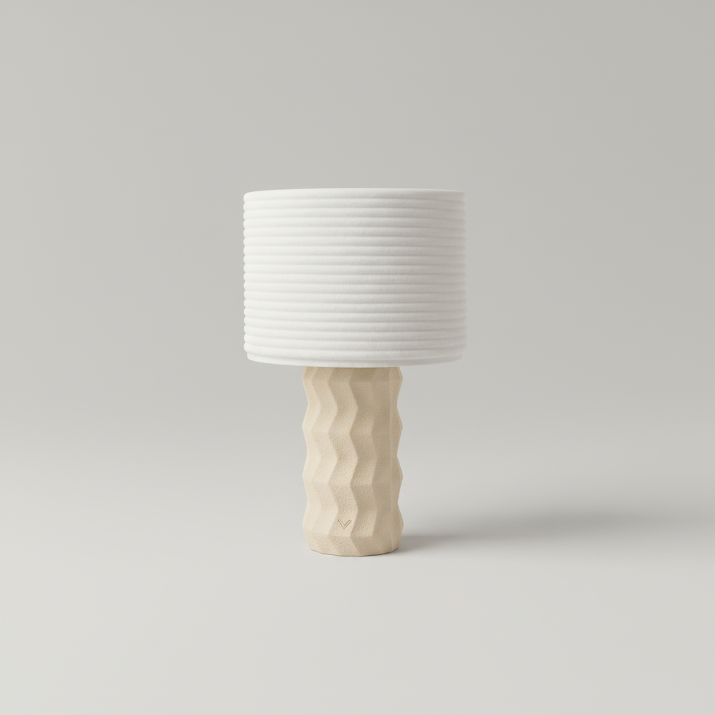 Lámpara de Mesa Kage — encendida con luz cálida