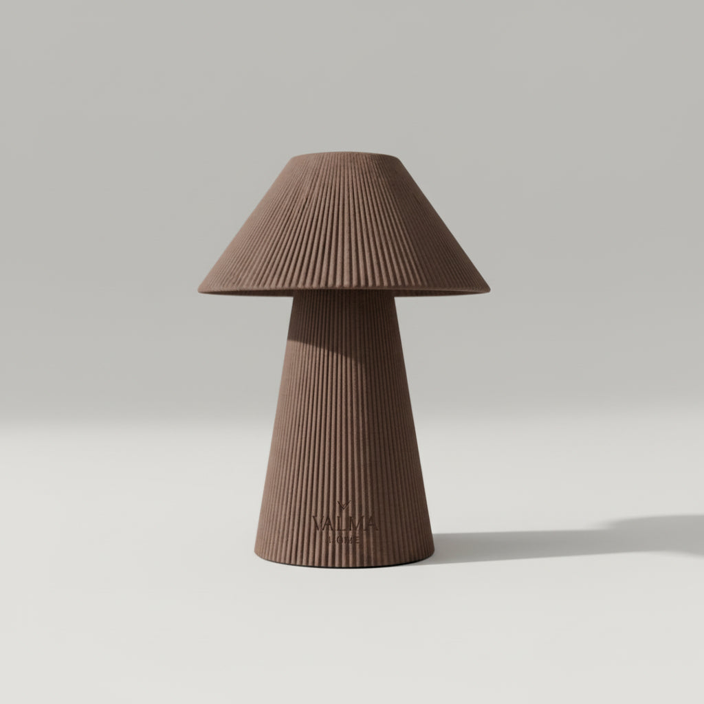 Lámpara de Mesa Senkō — encendida con luz cálida